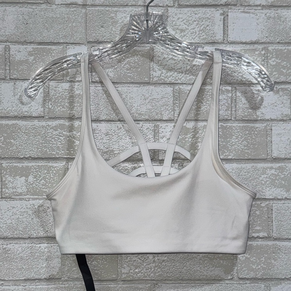 VUORI Yosemite Bra in White  - Size - Medium